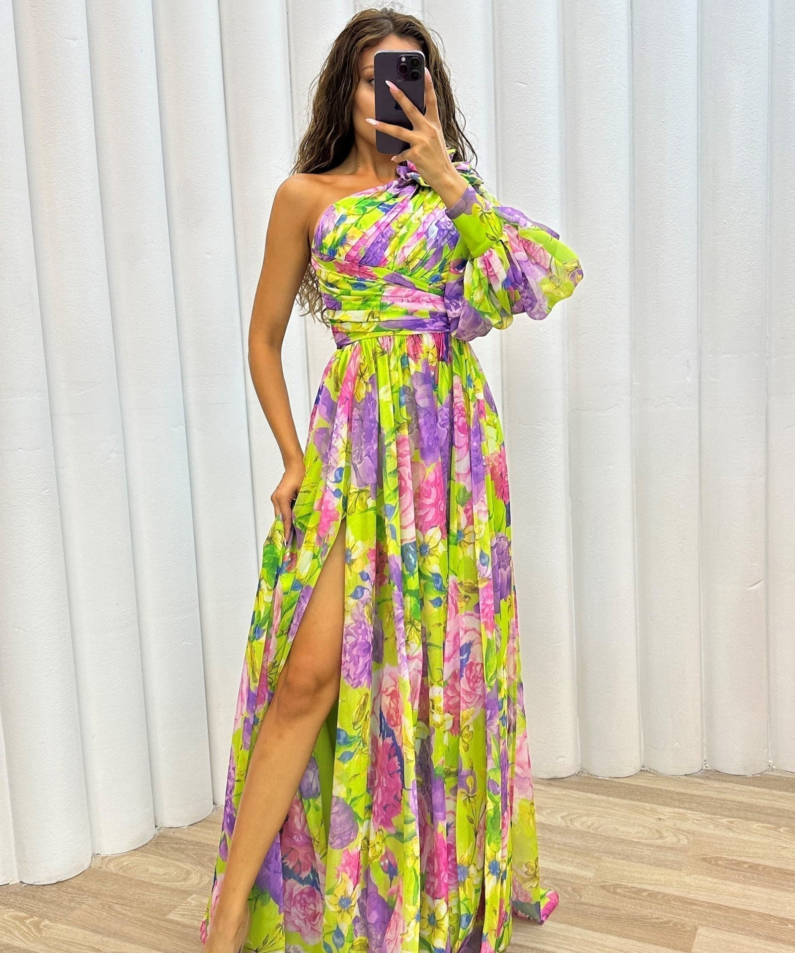 Whitney - Elegantes und Fliessendes Kleid